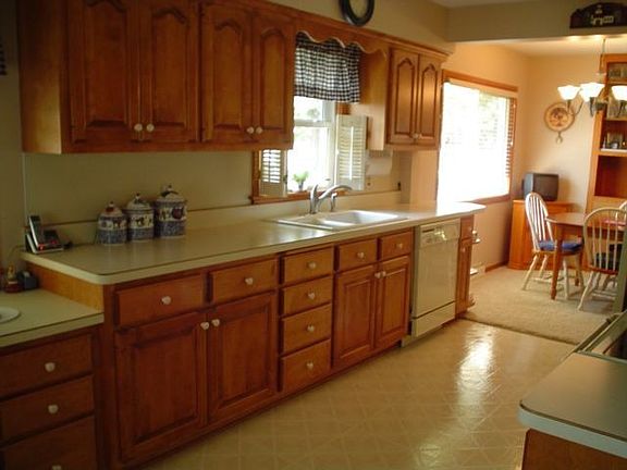 Ample Kitchen Cabinets & Counter Space