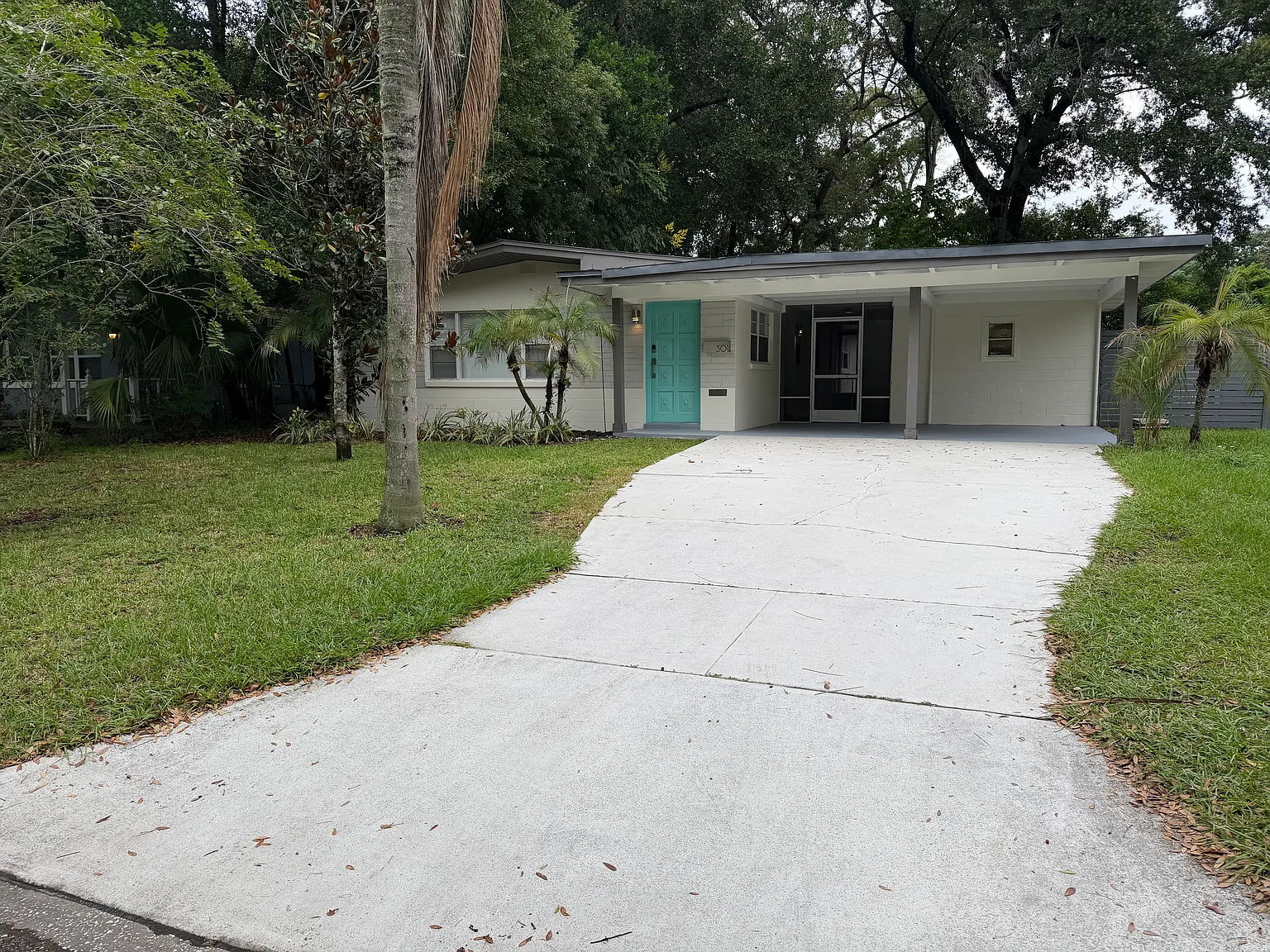 4 bed, 1200 sqft, $2,599 — Photo 2