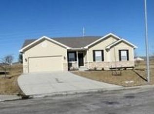 1806 Meadowlark Ct, Raymore, MO 64083