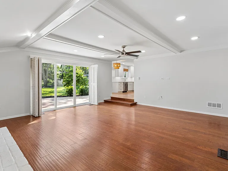 306 Candlewood Ln — Photo 13