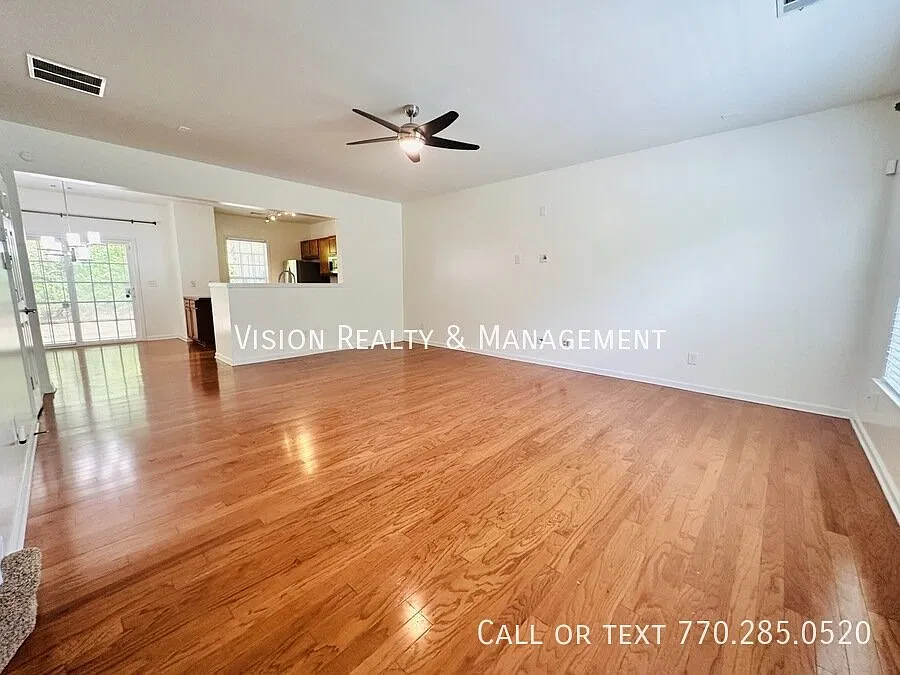 Beautiful 3 BD 2.5 BA Townhome — Photo 3
