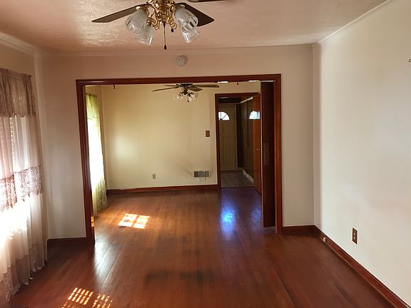 3rd image of 2300 Belmont Cir SE