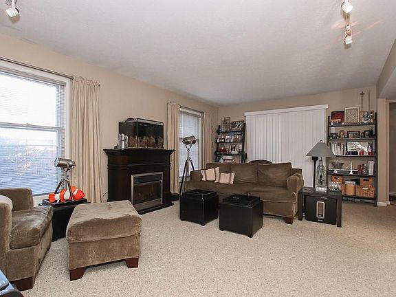 4th image of 2109 Glouchester Dr