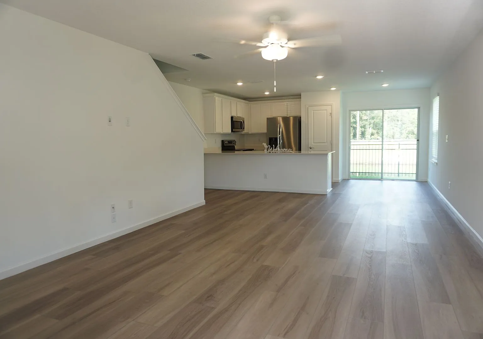 Brand New 3 Bedroom 2.5 Bathroom Townhome. No Additional fees — Photo 2