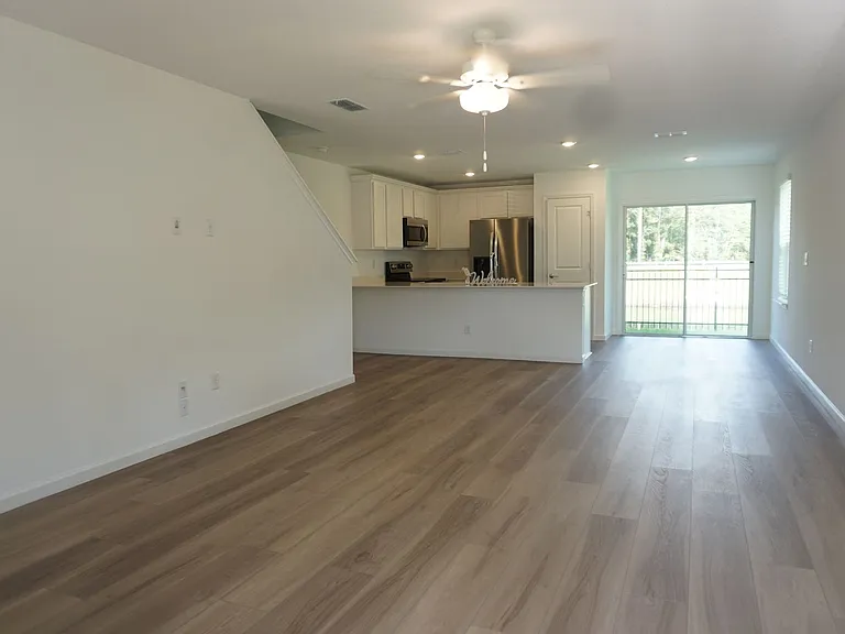 6095 Falcon Gate Ln — Photo 2