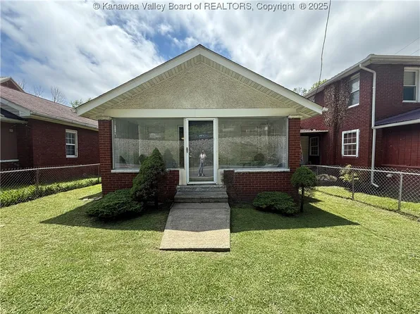 156 Hanging Rock Hwy, Logan, WV 25601