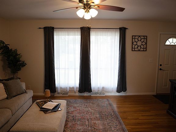 4th image of 2411 Lynn Ave