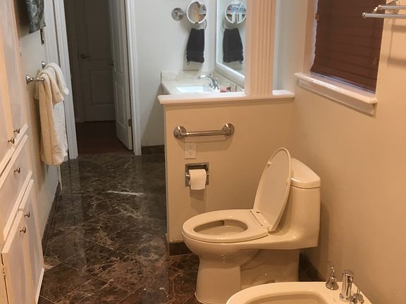 3rd image of 803 Olney Oak Dr