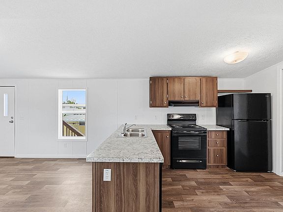 5th image of 20751 Garden Dr