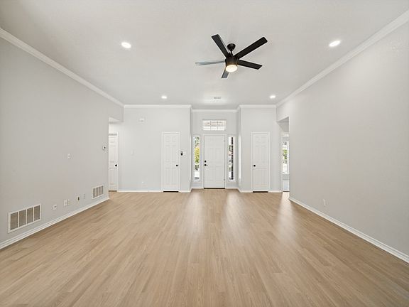 5th image of 1005 Diane St