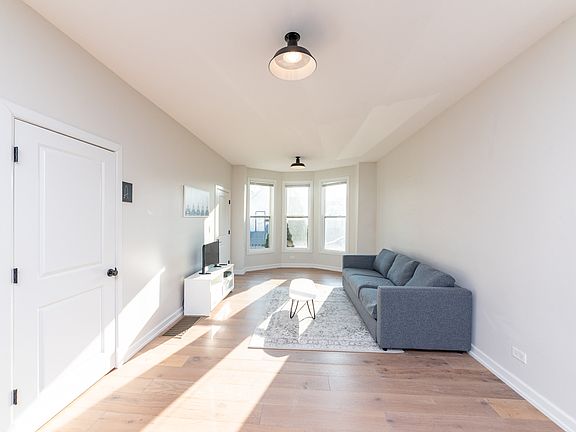 3rd image of 2724 W Prindiville St #1