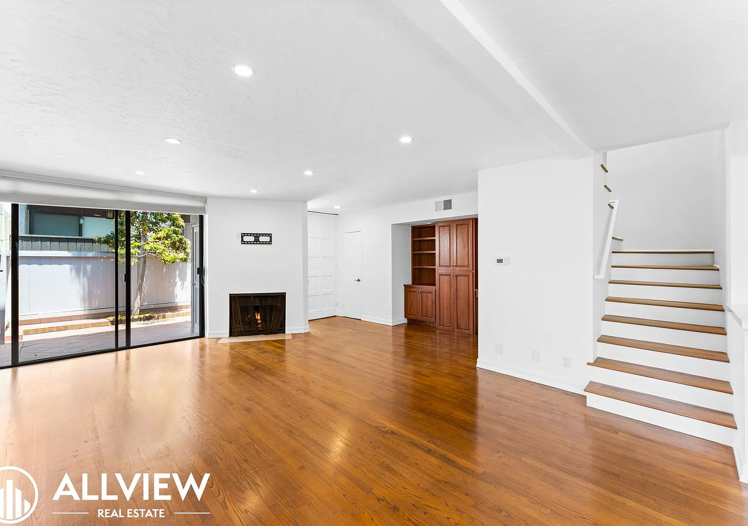 Coastal Townhouse in the Heart of Santa Monica! — Photo 2