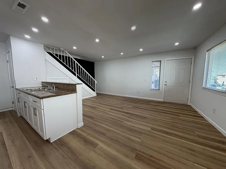 3532 Rainbow Ln — Photo 4
