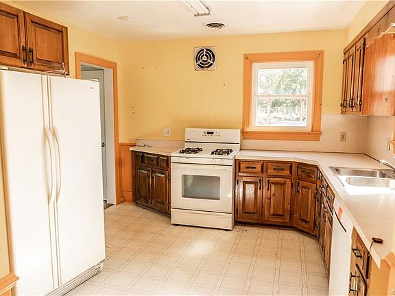 5th image of 240 Quinton Oaks Ln