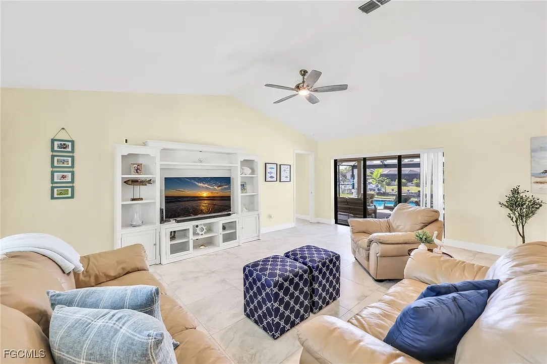 3 bed, 2.0 bath, 1592 sqft, $6,900 — Photo 3