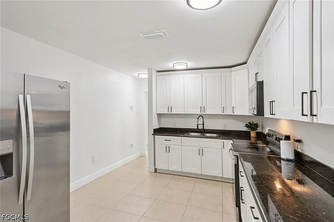 3 bed, 2.0 bath, 1378 sqft, $2,000 — Photo 3