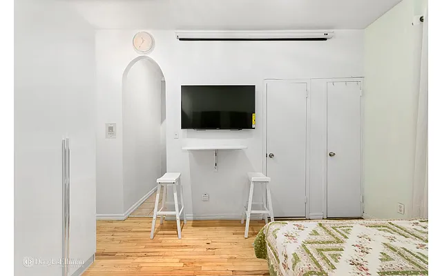 Rented by Douglas Elliman | media 33