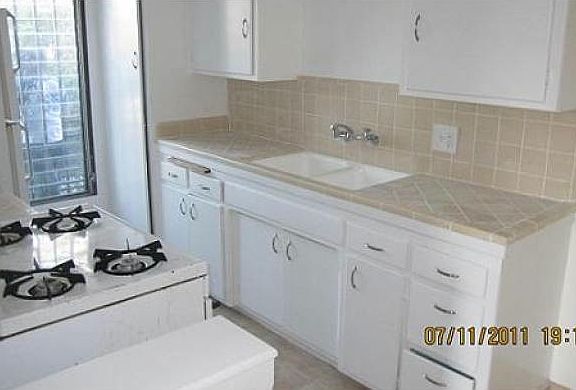 2nd image of 1125 N Van Ness Ave APT 4
