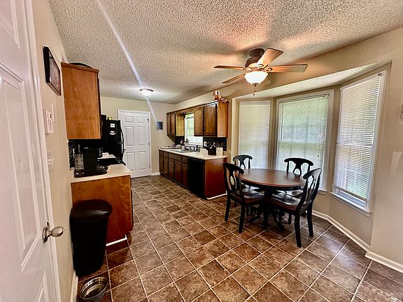 4th image of 3236 S Senseney Cir