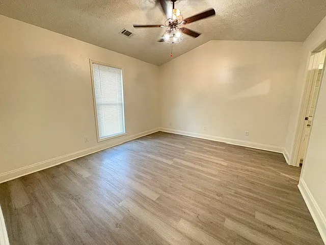 705 Wehring Ln — Photo 10
