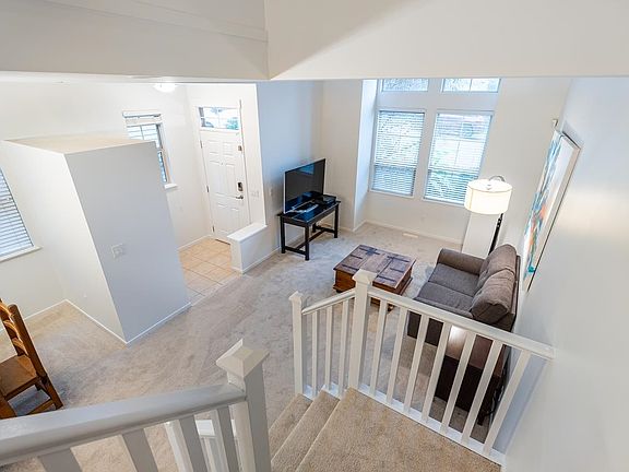 4th image of 30 Hawthorn Dr