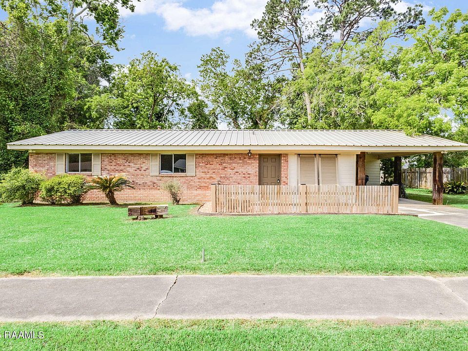 1st image of 113 Maple Dr