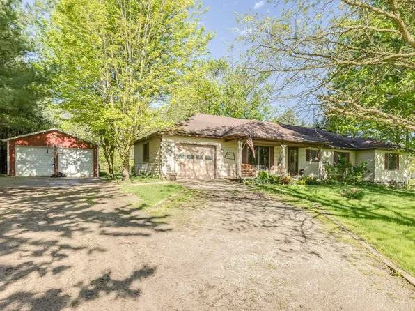78625 Romeo Plank Rd, Armada, MI 48005