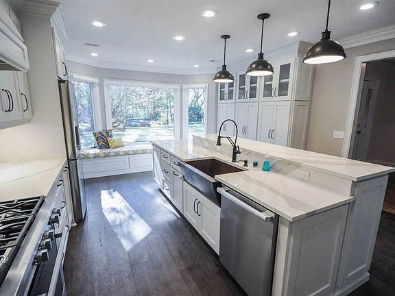 5th image of 2033 Chatsworth Way