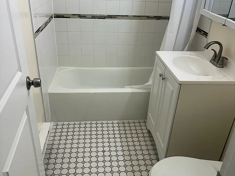 1546 Norway Ln #2B — Photo 3