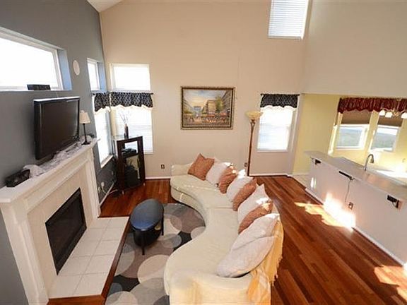 5th image of 451 Lake Shore Dr