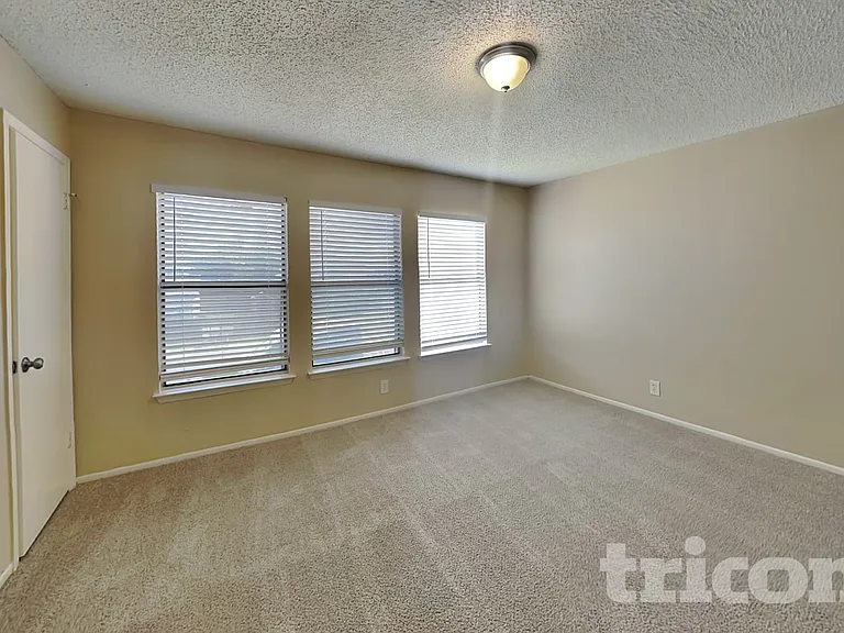 6827 Cypress Mist Dr — Photo 12