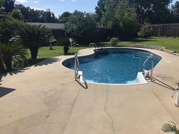 3rd image of 2535 Chateau Ct
