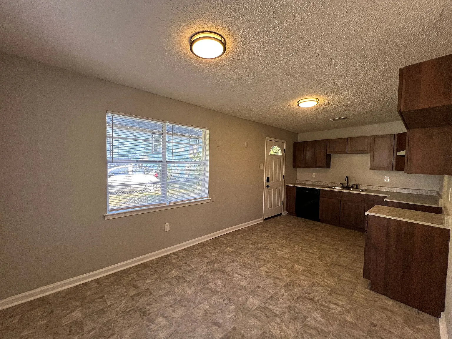 79 E Davant Ave — Photo 2