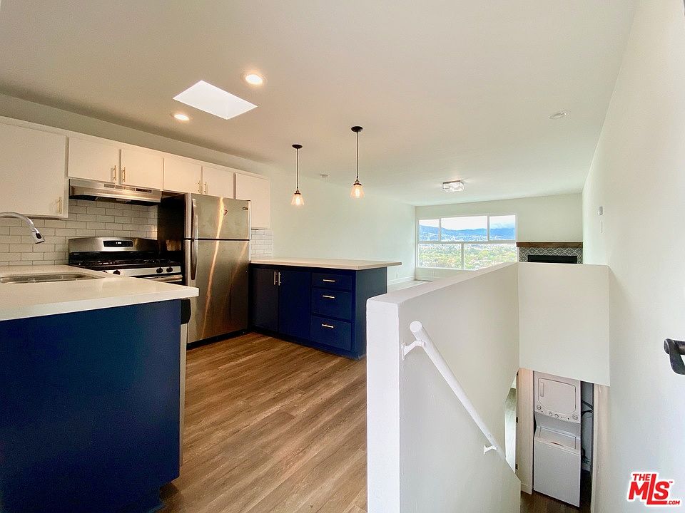 1st image of 2975 Waverly Dr #33