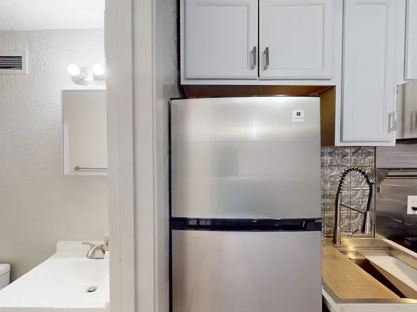 1601-1611 Gold Ave Se - Top End Renovated Studios 2 Blocks To Unm, 1601 Gold Ave SE #6, Albuquerque, NM 87106
