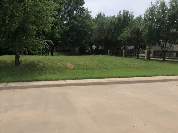 500 Mary Lou Ct, Granbury, TX 76048
