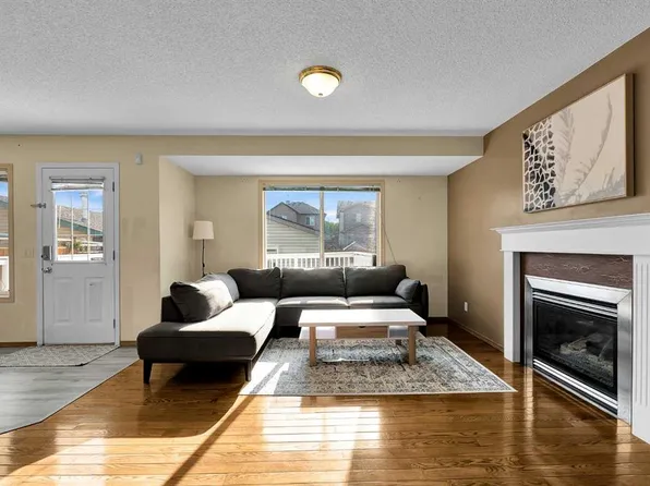 182 NE Citadel Bluff Close NW, Calgary, AB T3G 5E2