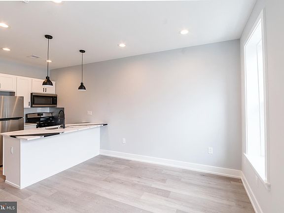 2nd image of 2006 S Beechwood St Unit 2
