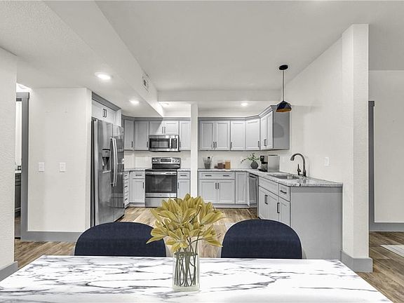 3rd image of 36 Spring Creek Ct