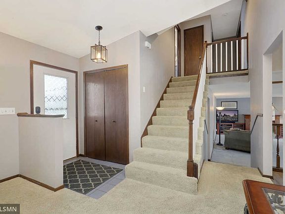 2nd image of 1715 Jackson Ct
