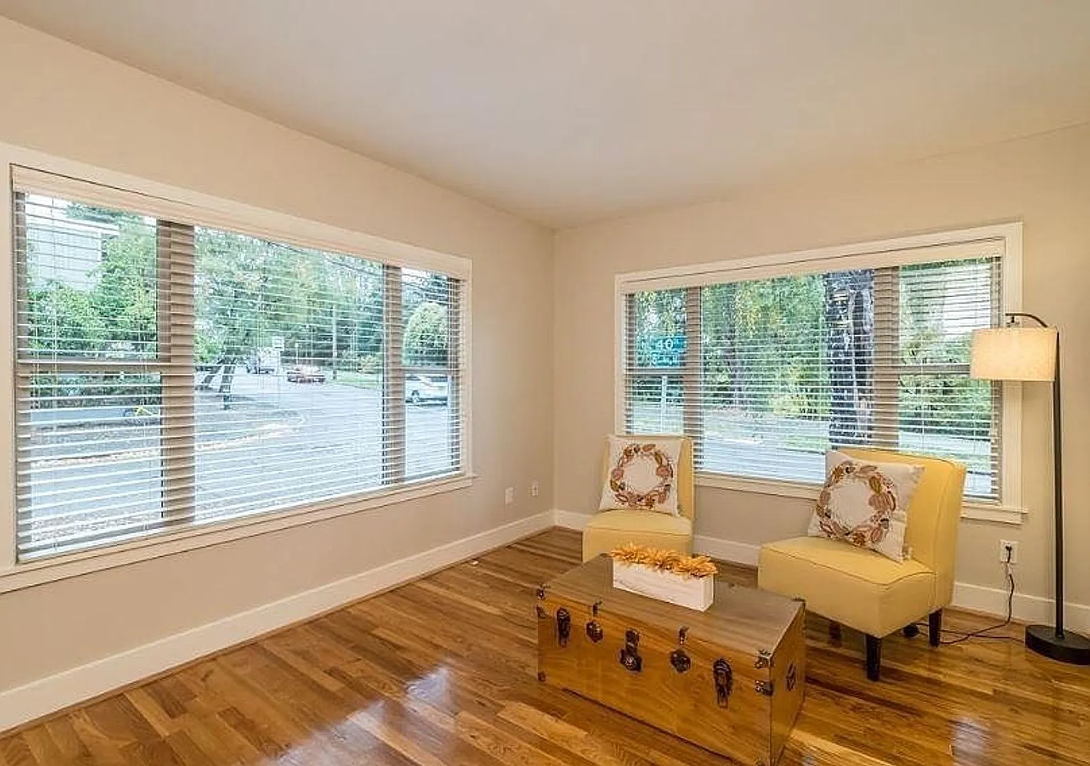 U District - Beautiful 2 Bed / 2 Bath Townhouse — Photo 4