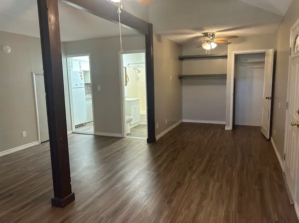 100 Linney Ln #D, Beeville, TX 78102
