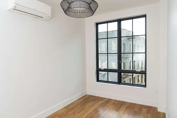 Rented by Manhattan Management LLC | media 6