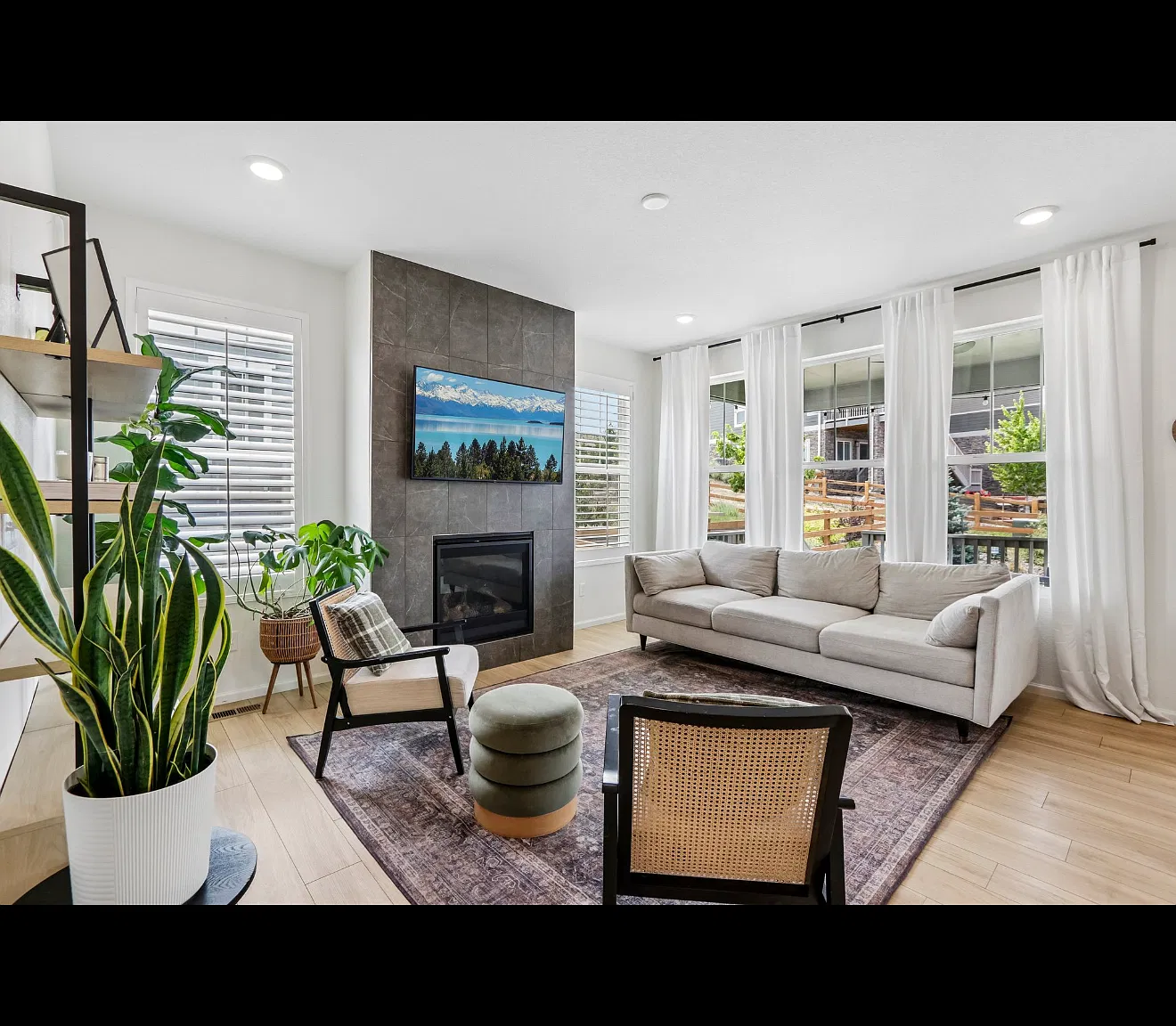 3 bed, 2097 sqft, $3,600 — Photo 2
