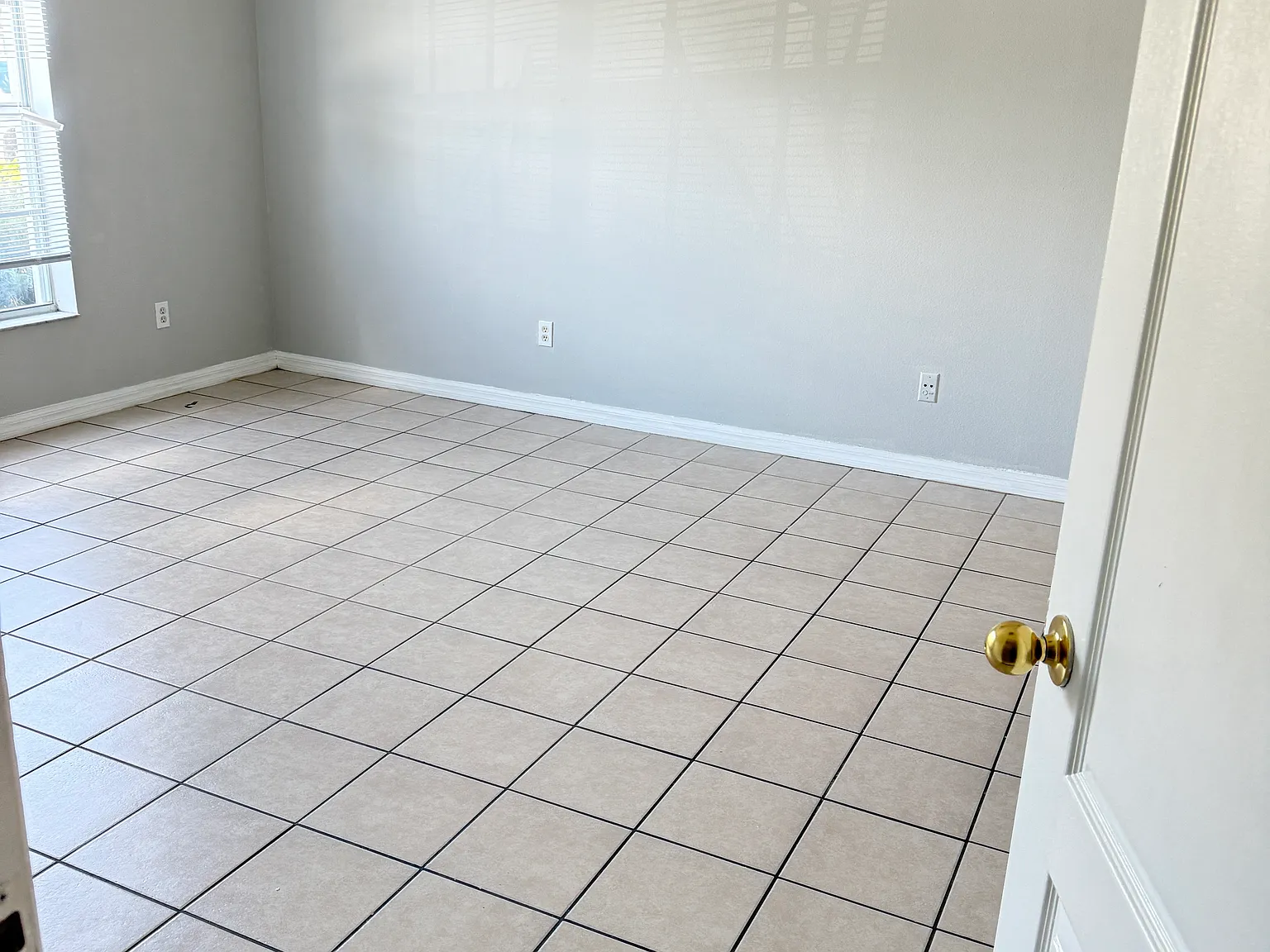 4 bed, 1927 sqft, $2,500 — Photo 2