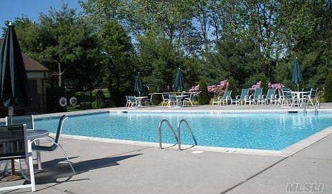 4th image of 95 Theodore Dr