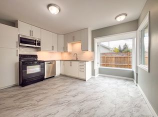 7 Glenmount Cres SW, Calgary, AB T3E 4B3