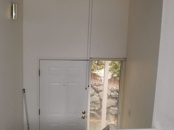 2nd image of 112 19th Ave SE Unit 4