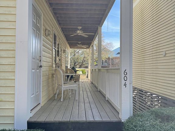 5th image of 100 Harbor Pl #604