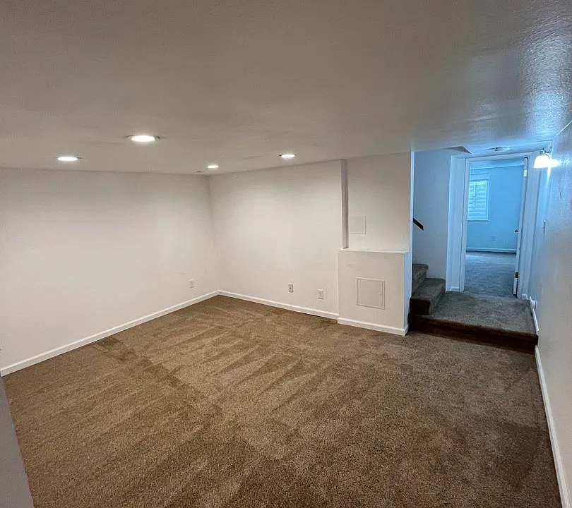 557-559 E Broad Ave